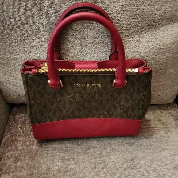 Michael Kors - Picture 1 of 7
